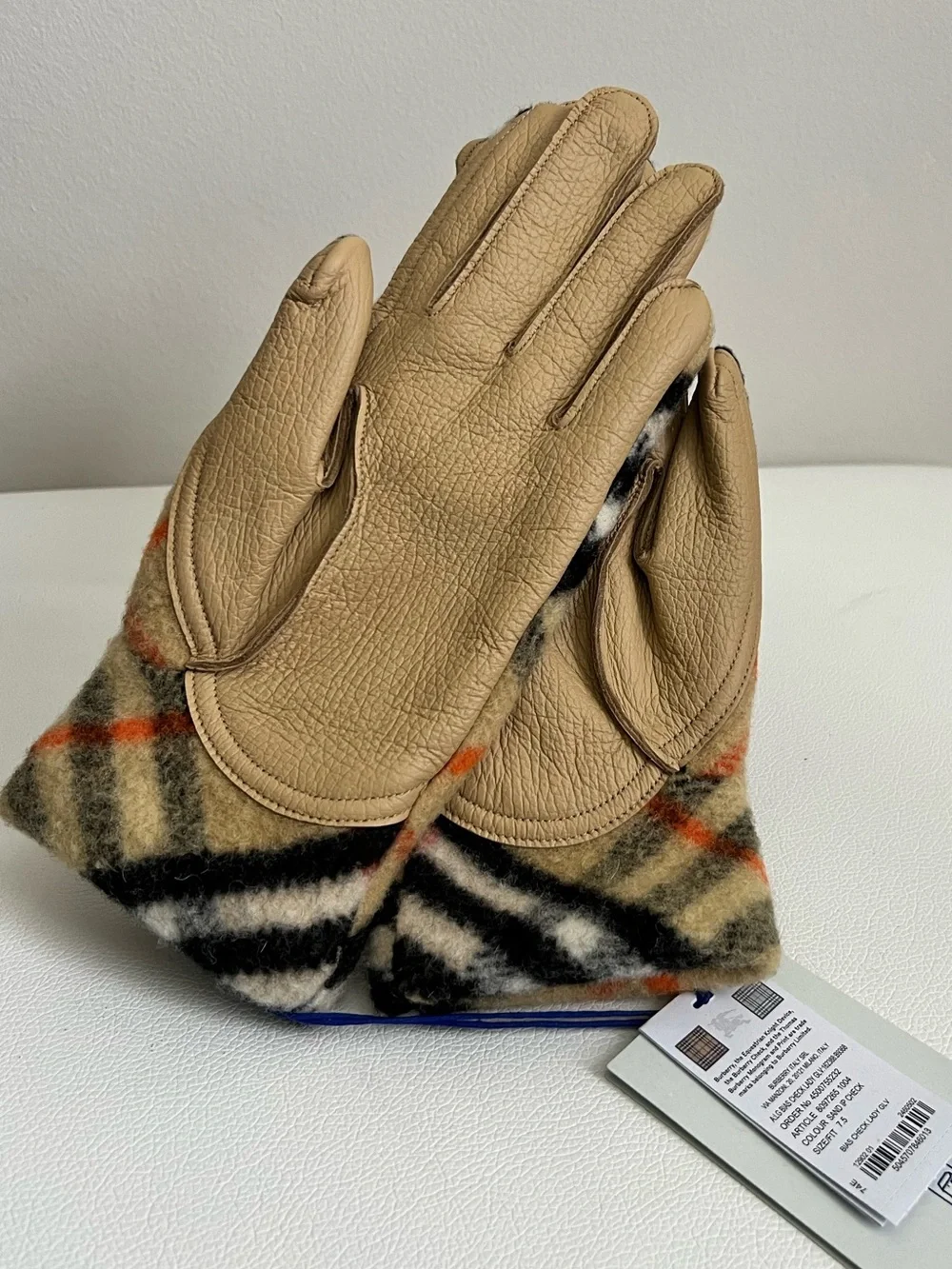 BURBERRY Women’s Check-Pattern Wool Gloves Size 7.5 NEW!!